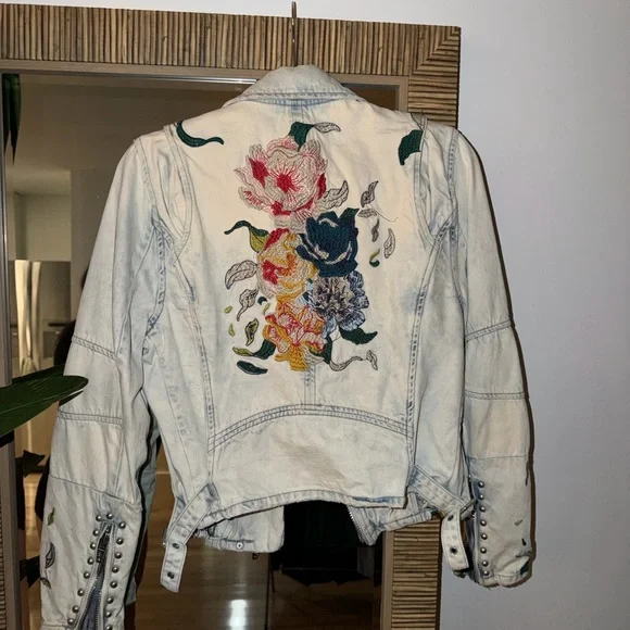 Blank NYC Floral Embroidered Jean Jacket - Picture 5 of 6